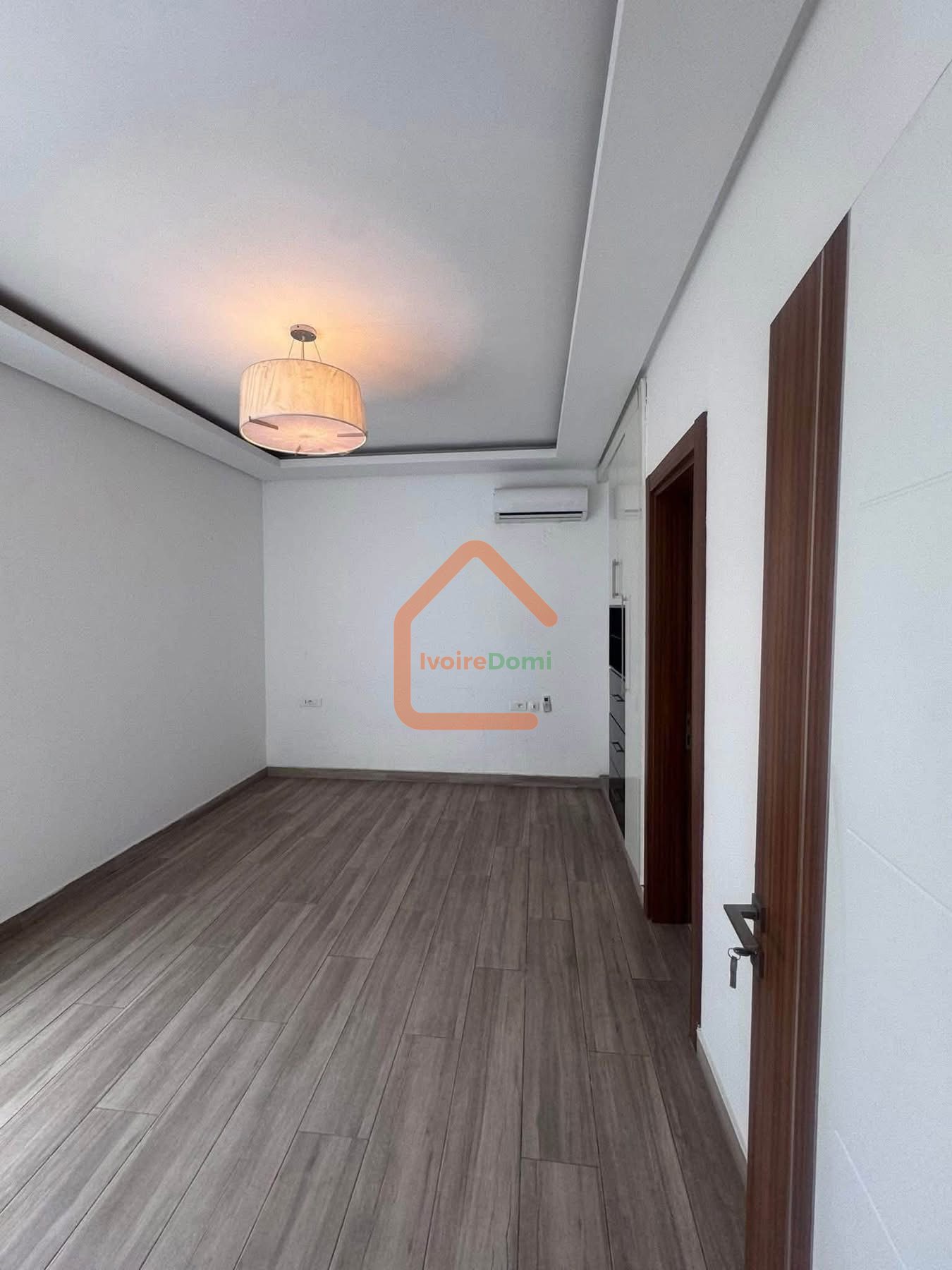 Location appartement 4 pièces Riviera bevers hills
